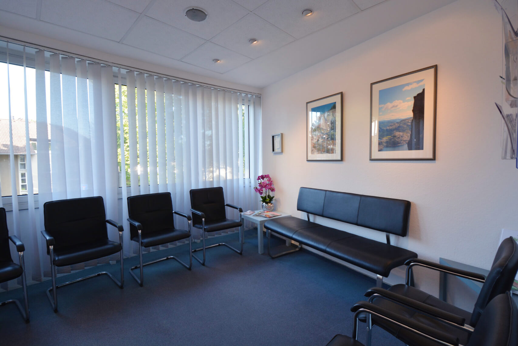 Wartezimmer Zahnarztpraxis Dr. Selan - Hennef - Wartezimmer
